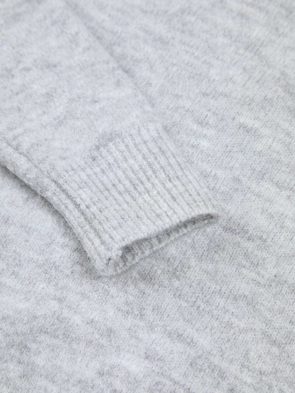 Un épaule asymétrique pull