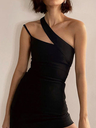 Robe courte moulante asymétrique à col halter