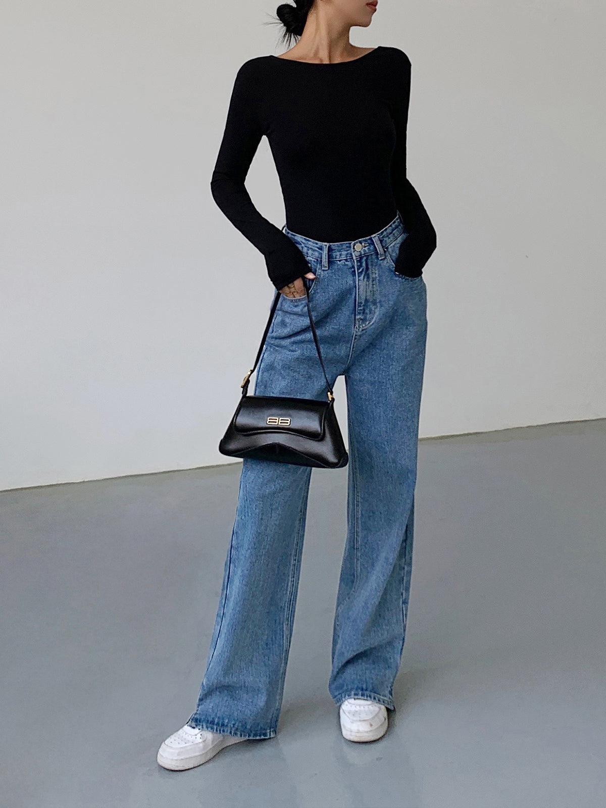 Chemise à manches longues à dos ouvert en forme de V