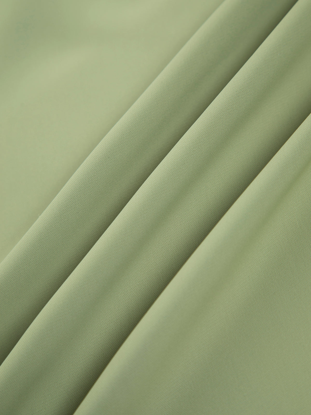 Robe courte dos ouvert à dos nu froncé