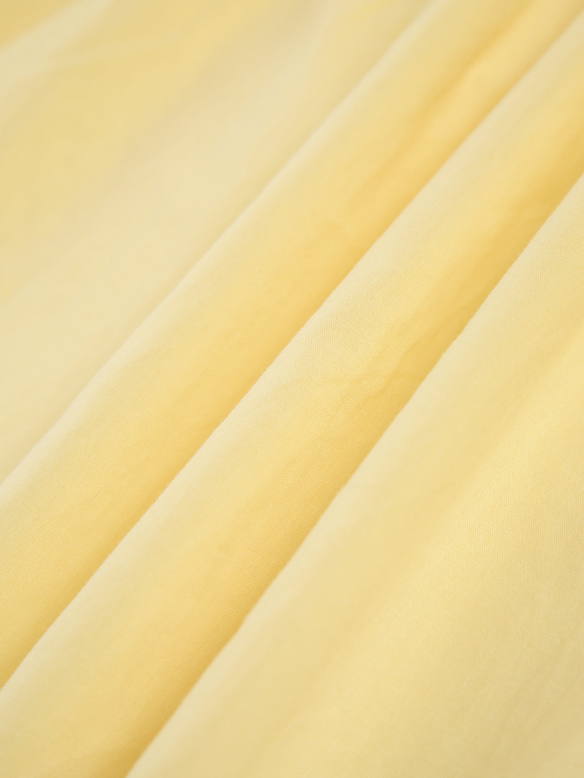 Robe courte de patineuse à fermeture éclair et décolleté plongeant ensoleillé