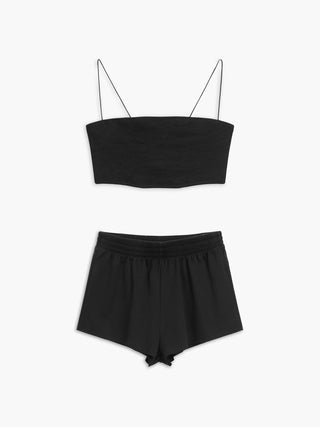 semble de trois pièces à manches longues et shorts athleisure