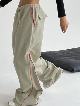 Pantalon cargo à fermeture éclair latérale