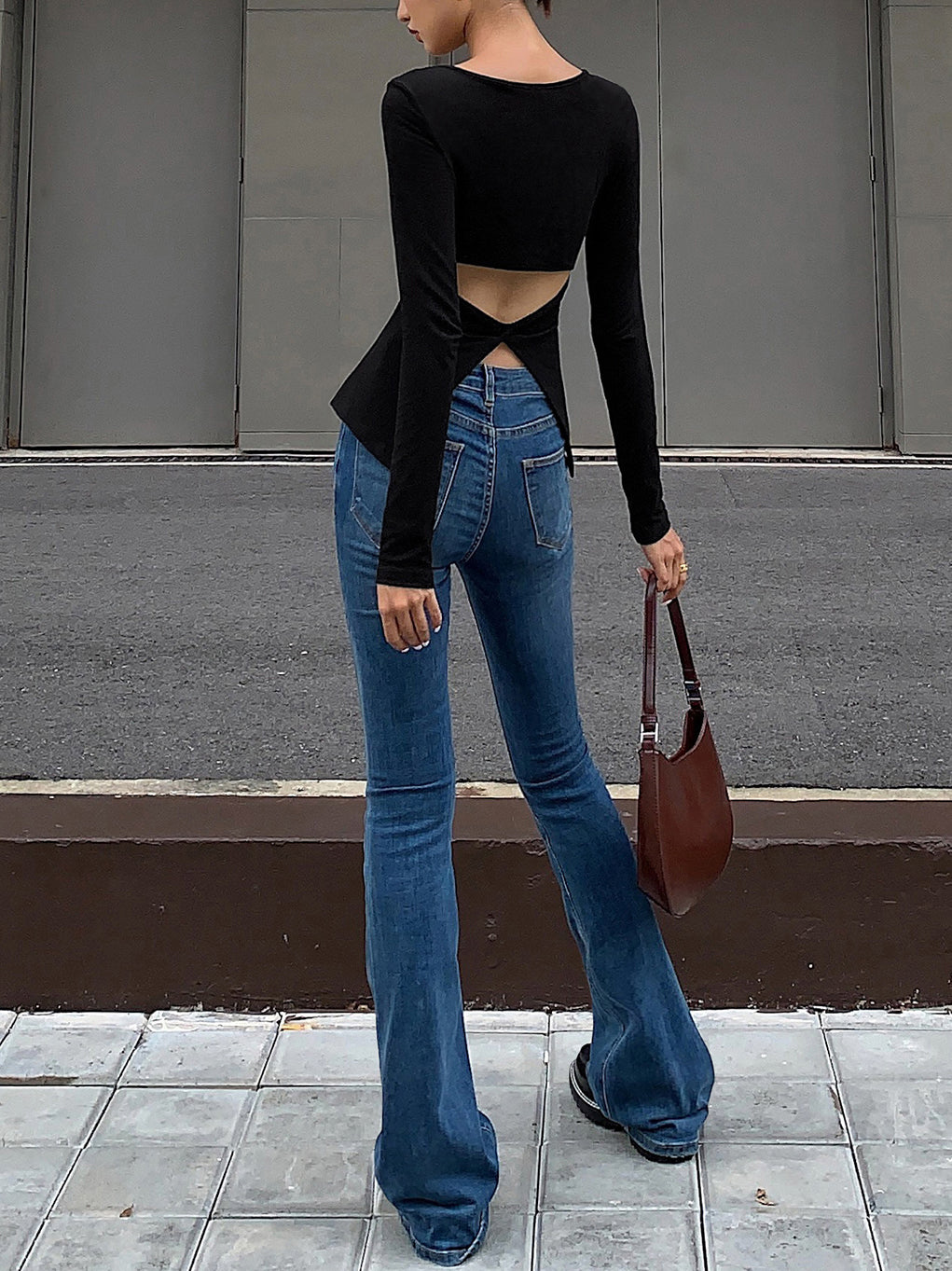 Haut à manches longues avec découpe dans le dos tendance