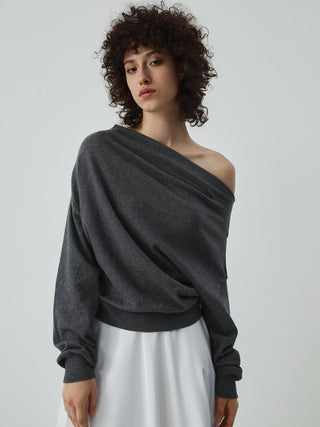 Pull asymétrique à épaule dénudée