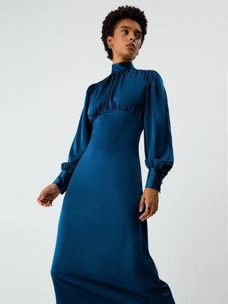 Robe midi à manches longues en satin à col montant avec lien dans le dos