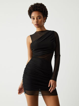 Robe courte froncée à manche unique en mesh