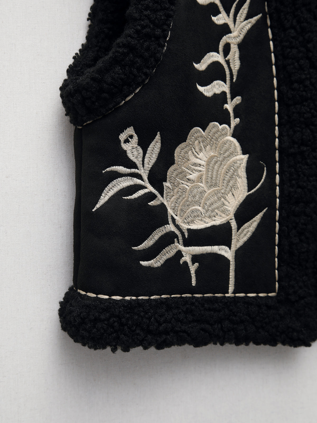Fleece Embroideried Floral Vest