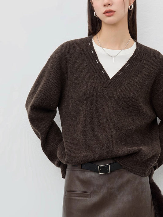 Pull en tricot à encolure en V avec découpes solides