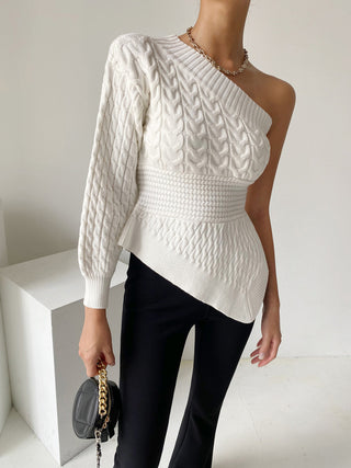 Pull asymétrique en tricot torsadé à une épaule