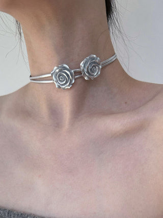 Collier décoratif à double rose