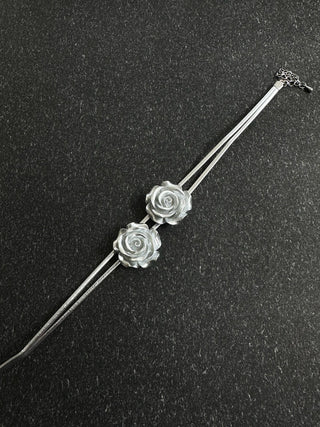 Collier décoratif à double rose