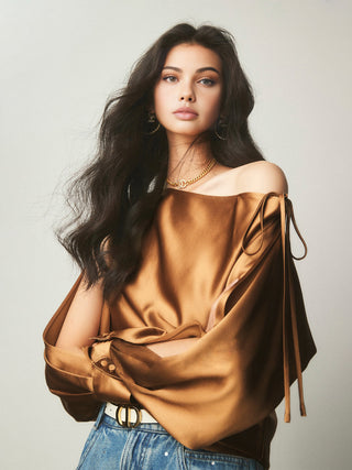 Blouse en satin asymétrique à épaule dénudée nouée