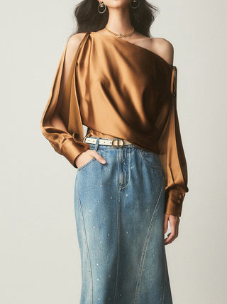 Blouse en satin asymétrique à épaule dénudée nouée