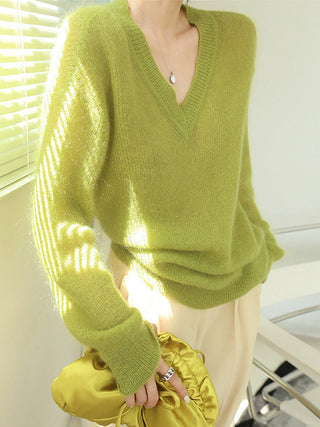 Pull en V en fausse fourrure Lime Garden