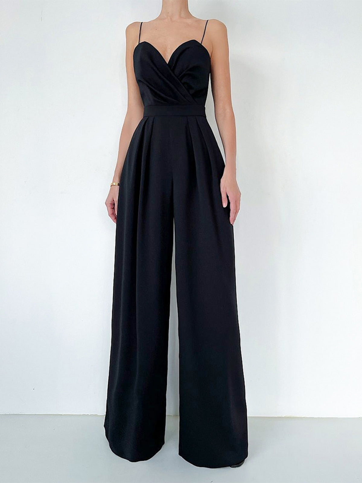 Combinaison cami plissée en satin avec décolleté en cœur