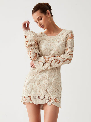 Robe courte à manches longues en crochet paisley