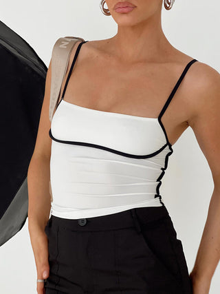 Camisole ajustée avec bordure contrastante