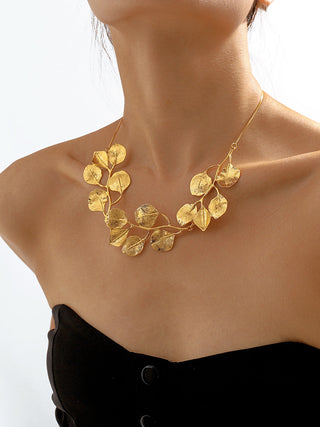 Collier vintage en alliage avec design de feuille