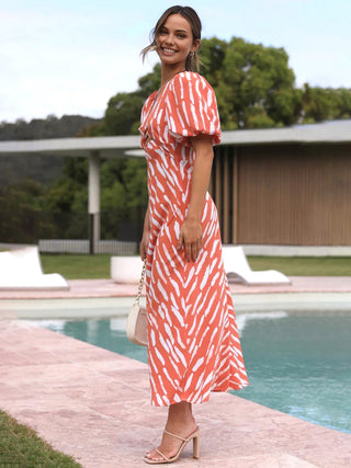 Robe longue à motif rayé découpé