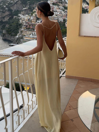 Robe longue en satin dos nu pour les vacances