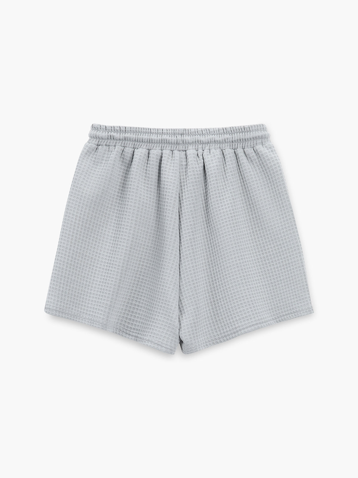 semble décontracté avec chemise à épaules tombantes et short