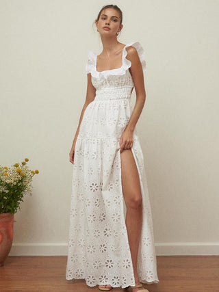 Robe longue en coton brodé à œillets baignée de soleil