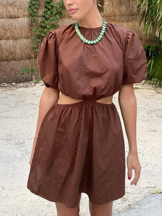 Robe courte en mélange de coton et de fève de cacao découpée