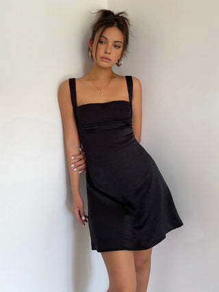 Robe courte sans manches à dos ouvert