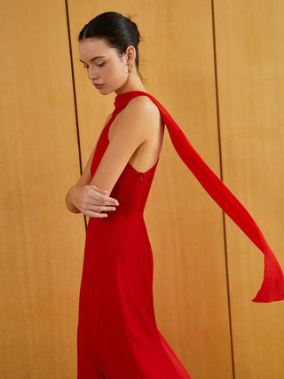 Robe longue à encolure asymétrique