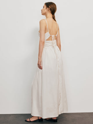 Robe longue romantique dos nu avec découpe et fente