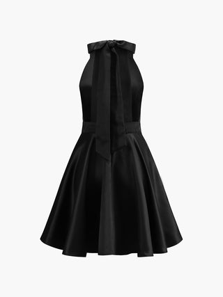 Robe mini plissée à dos ouvert avec poches doubles nouées en satin