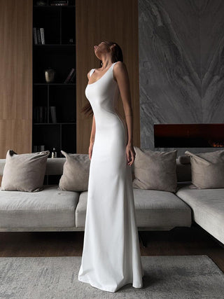 Robe longue ajustée à encolure asymétrique