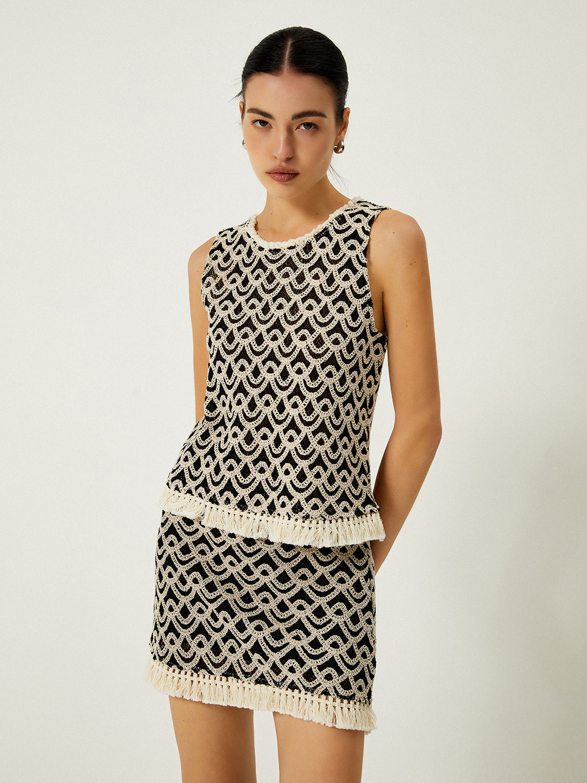 Débardeur décoré de franges avec motif en vague au crochet