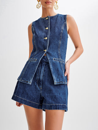 semble de gilet péplum en denim avec short