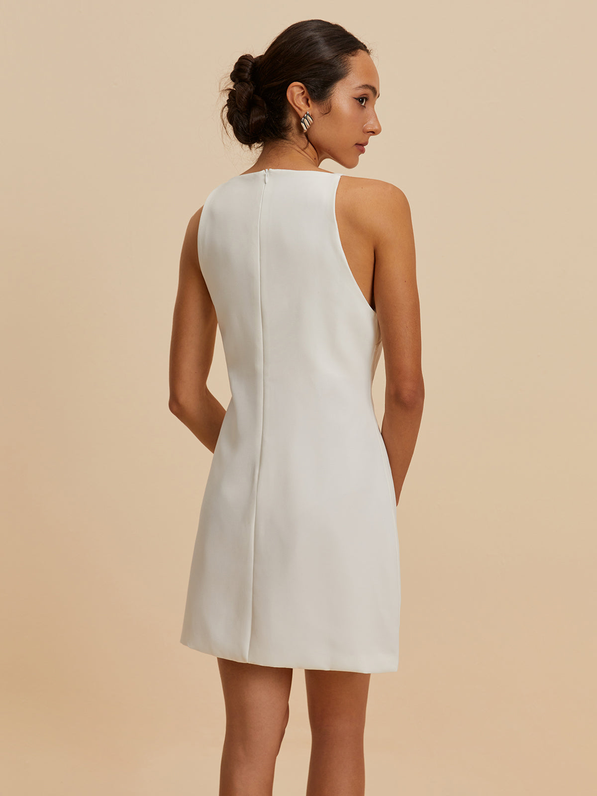 Robe courte sans manches