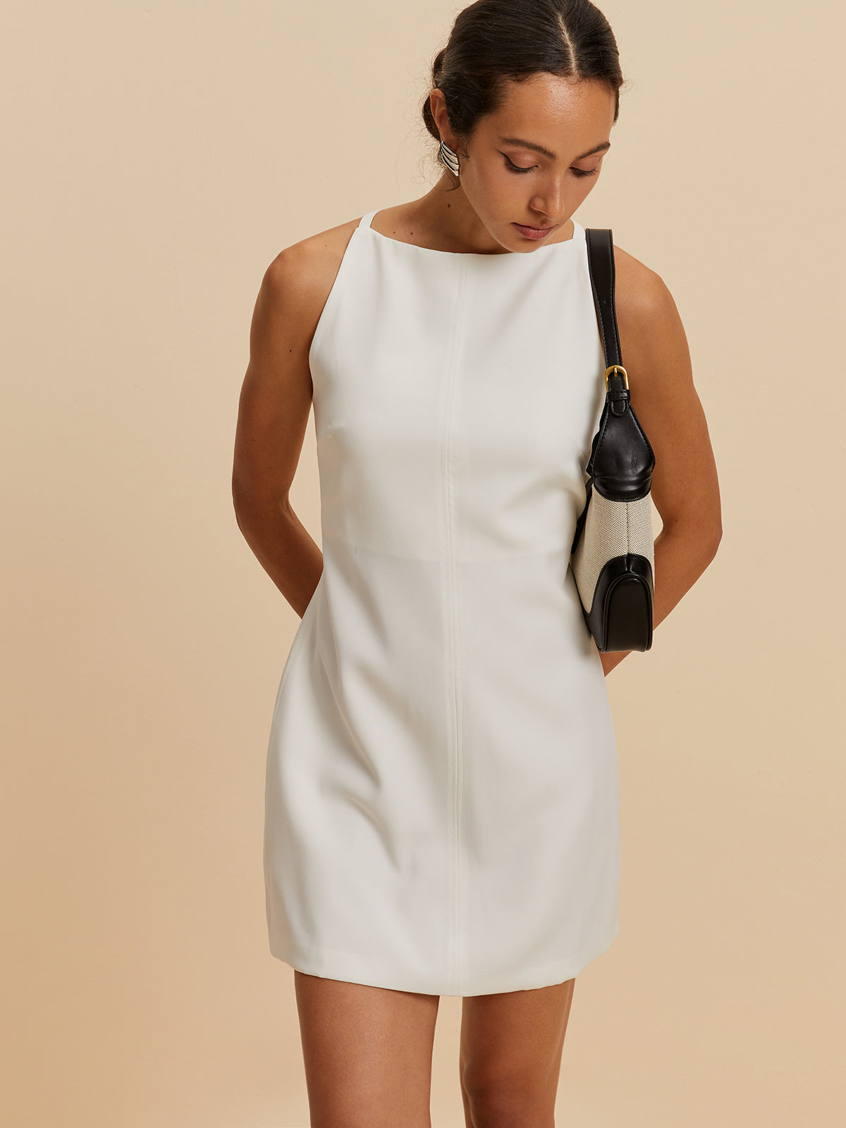 Robe courte sans manches