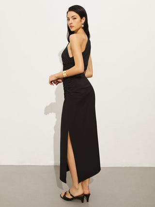 Robe longue plissée à col asymétrique