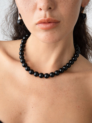 Élégant collier de perles d'onyx noir