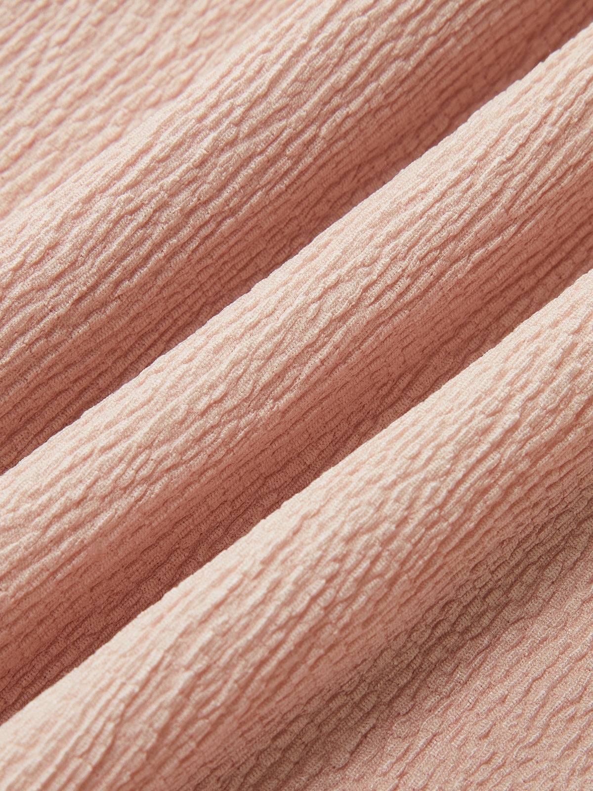 Robe courte à volants froncés